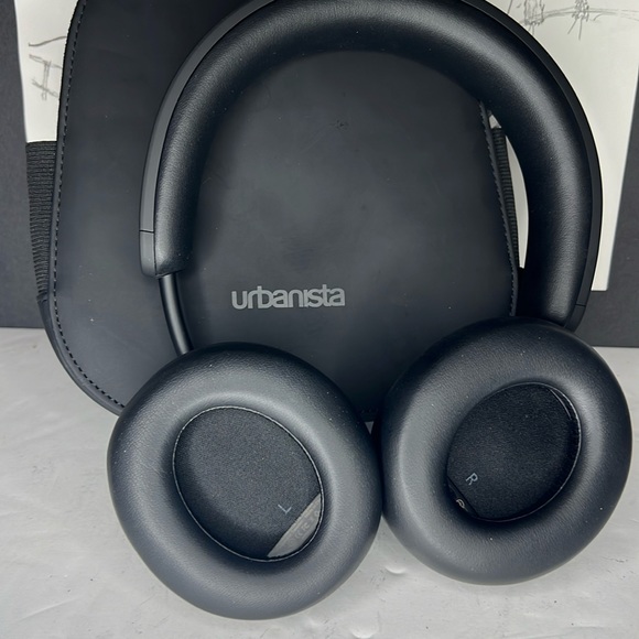 Urbanista Los Angeles Solar Powered Active Bluetooth Headphones - Picture 4 of 16